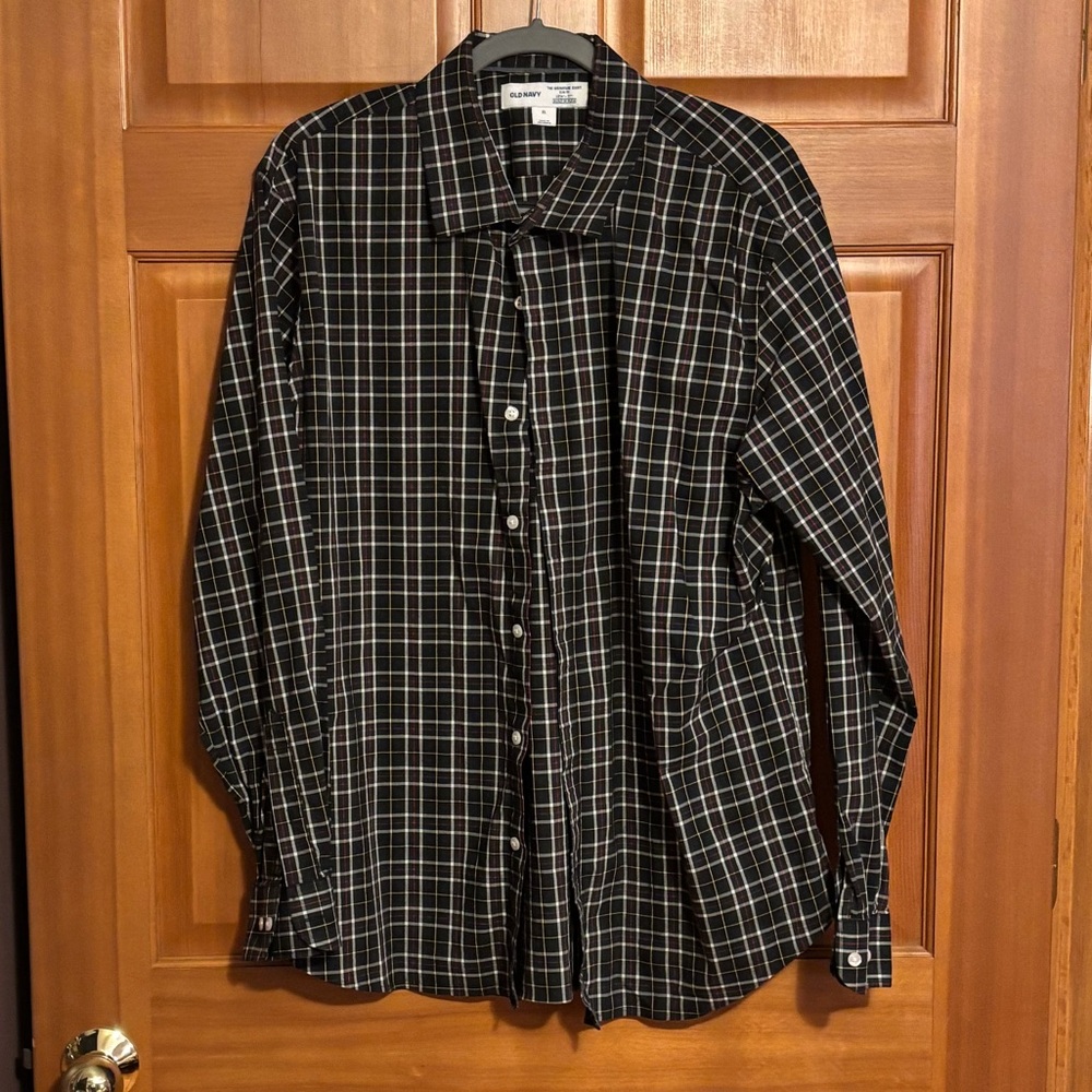 Old Navy Men's Black and White Plaid Shirt